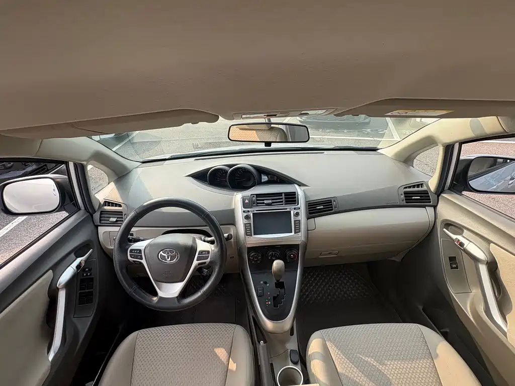 Toyota Verso 2012 180G CVT Comfort