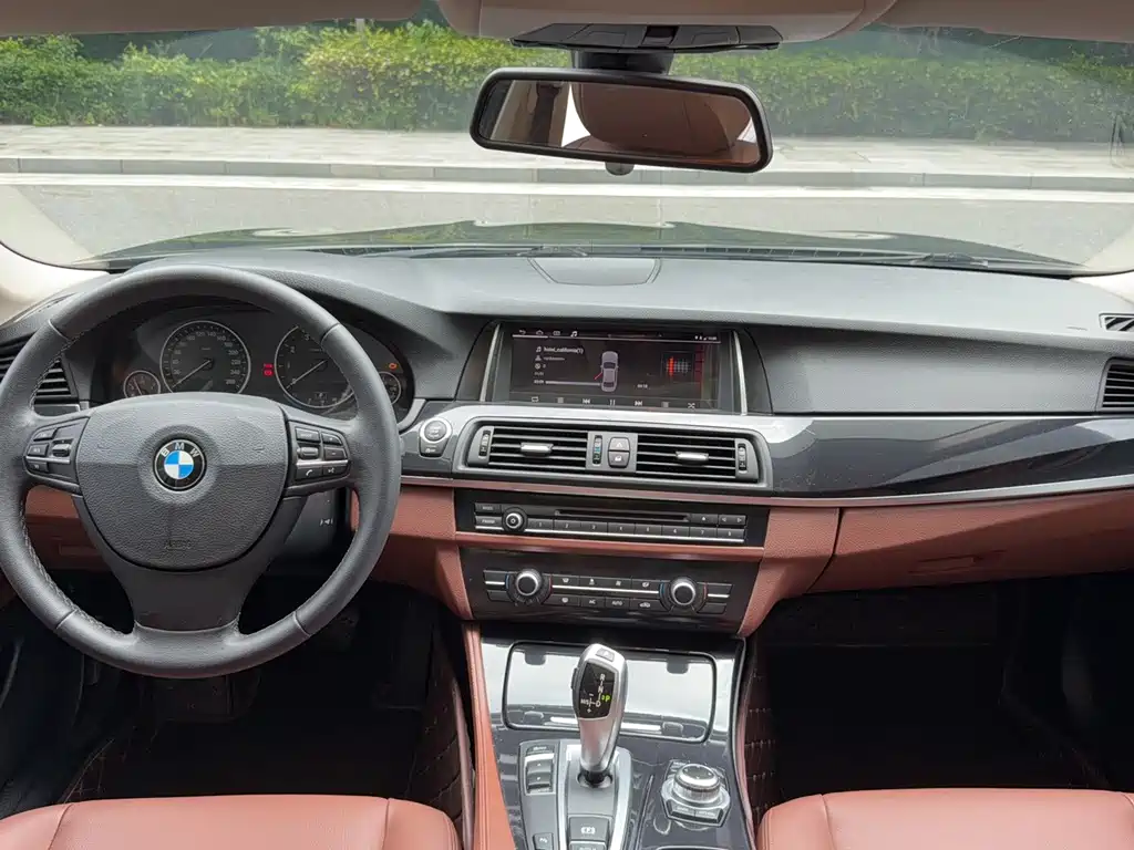 BMW 5 Series — миниатюра 14