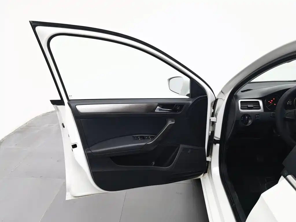 Skoda Rapid Spaceback — миниатюра 8