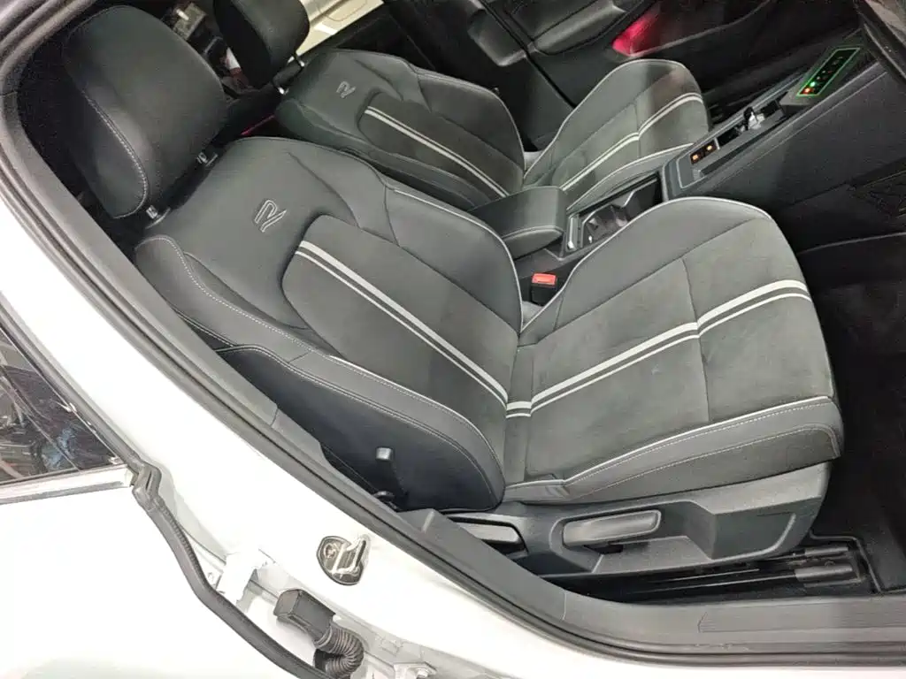 Volkswagen Golf — миниатюра 25