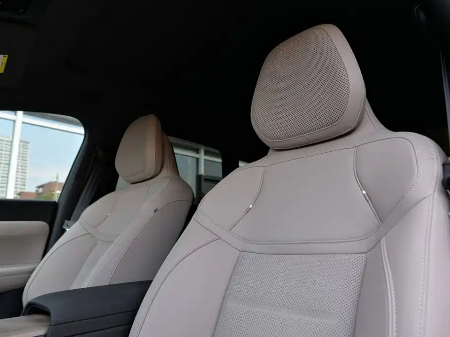 Volvo XC70 PHEV — миниатюра 13