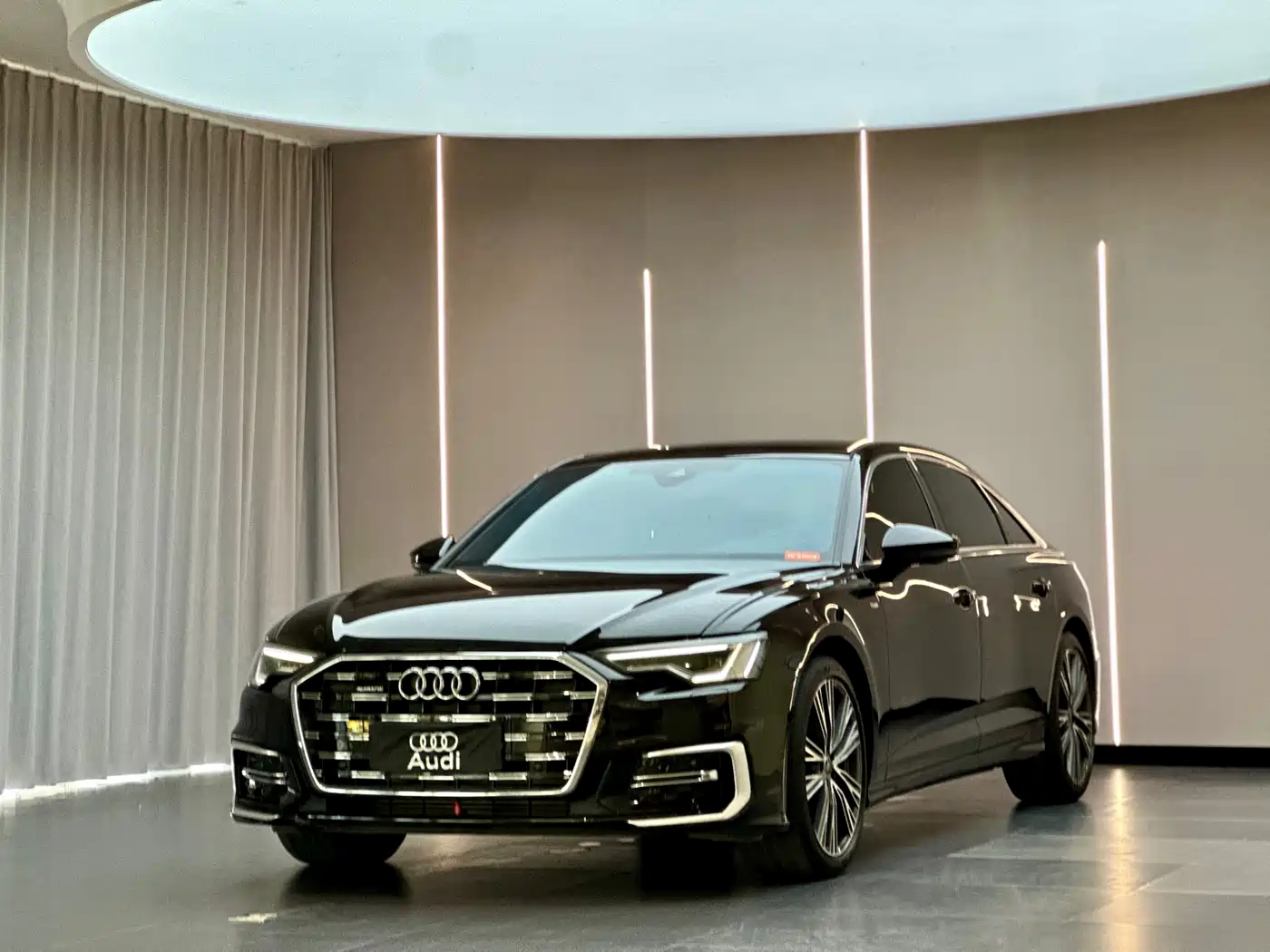 奥迪A6L 2022款 45 TFSI 臻选动感型 2022