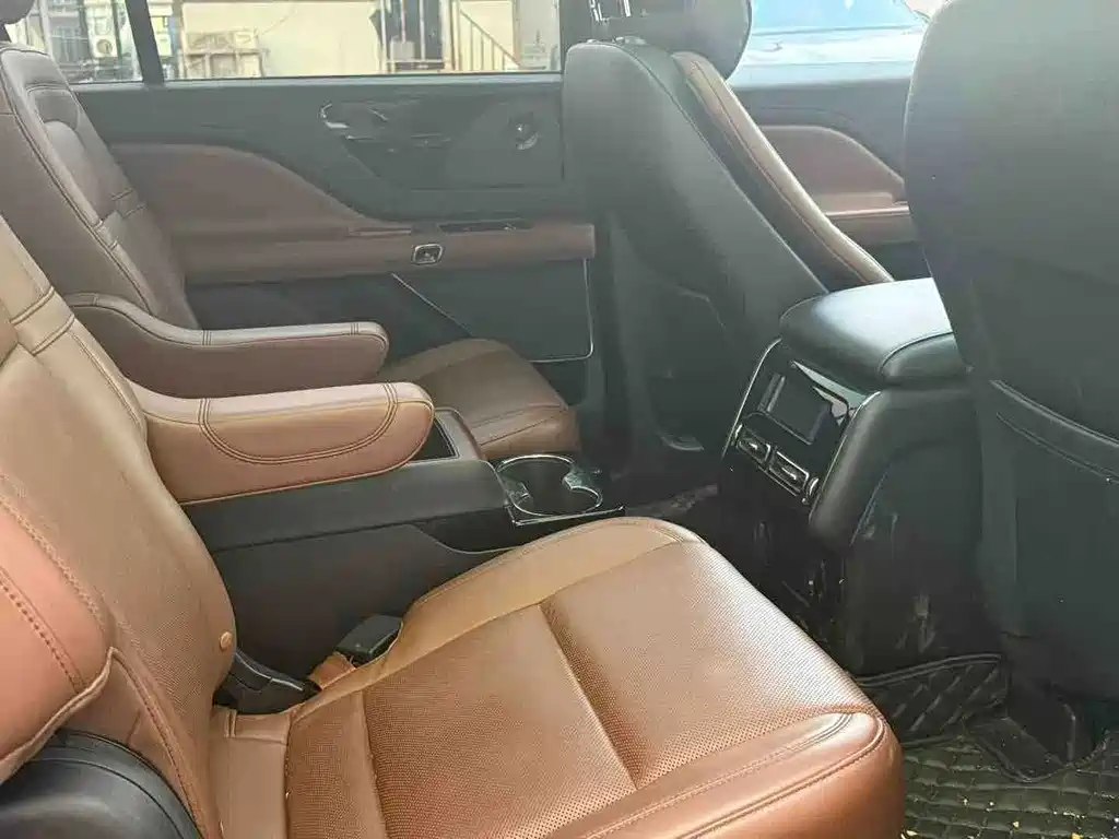 Lincoln Aviator — миниатюра 4