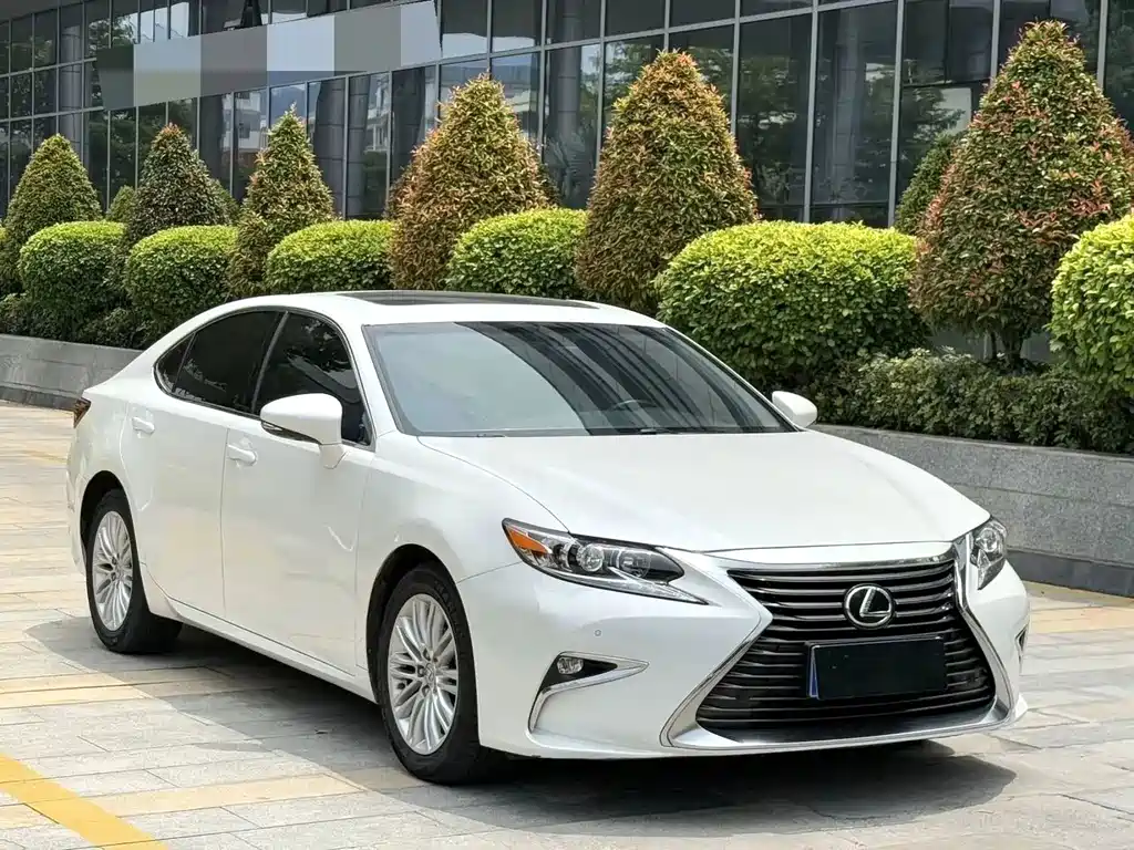 Lexus ES — миниатюра 5