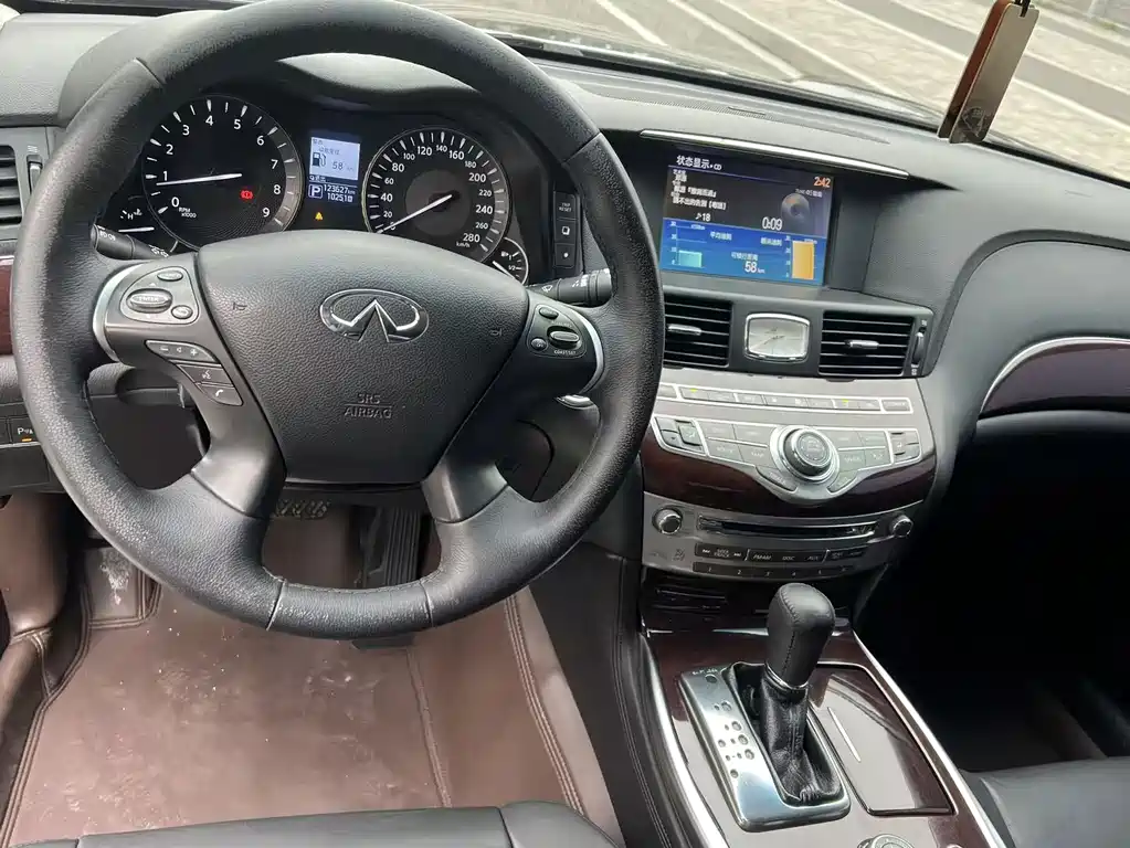 Infiniti Q70 — миниатюра 12