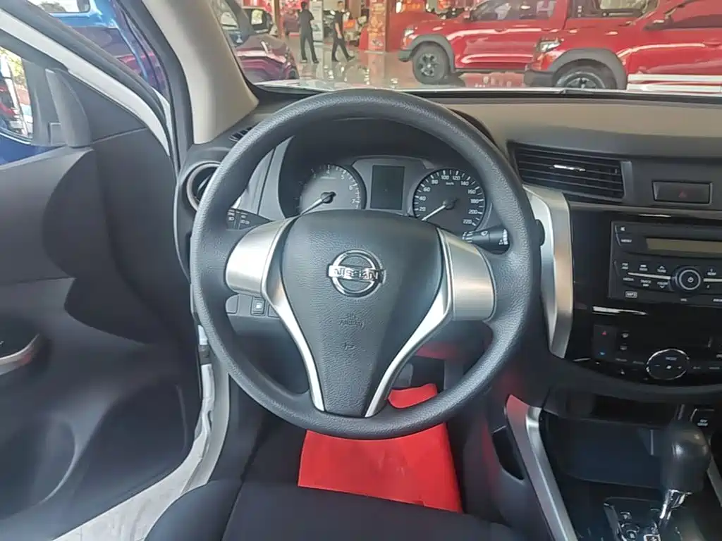 Nissan Navara — миниатюра 11