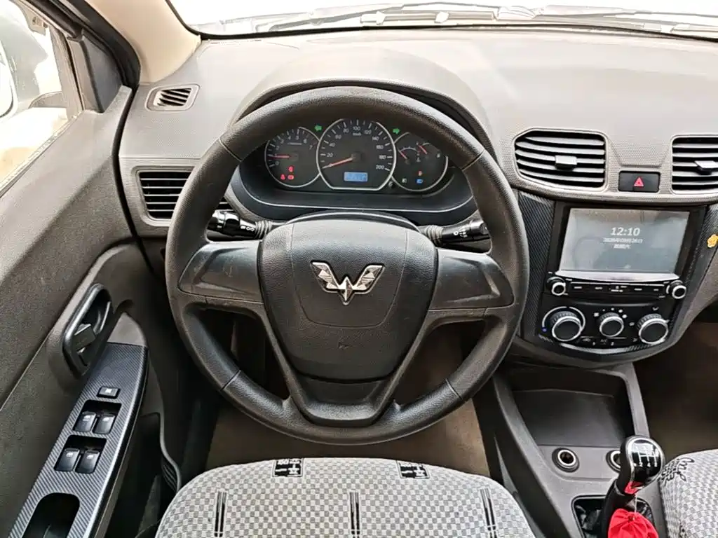 Wuling Hongguang — миниатюра 11