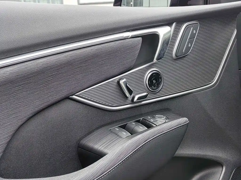 Buick LaCrosse — миниатюра 10
