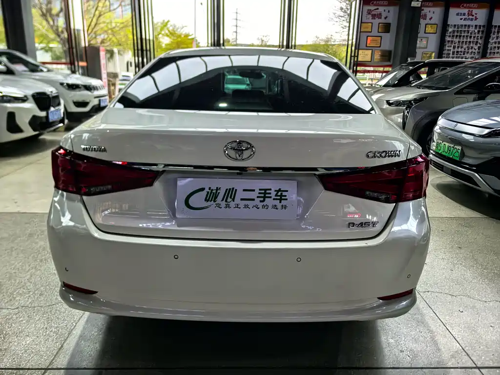 Toyota Crown 2015 2.0T Fashion