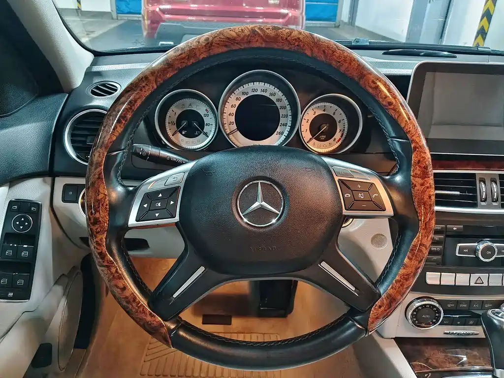 Mercedes-Benz C-Class — миниатюра 12