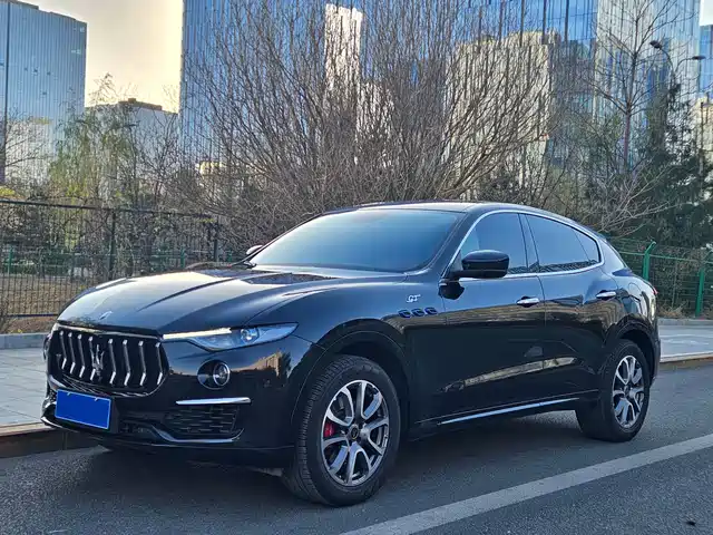 MASERATI LEVANTE 2023