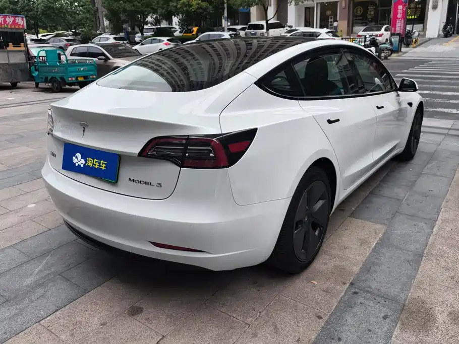 Tesla Model 3 — миниатюра 3