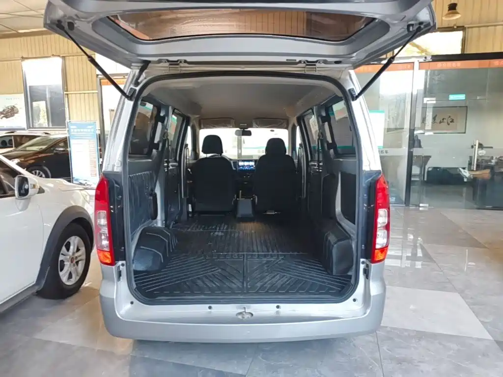 Wuling Hongguang V — миниатюра 19