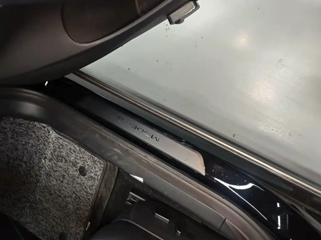 Tesla Model 3 — миниатюра 21