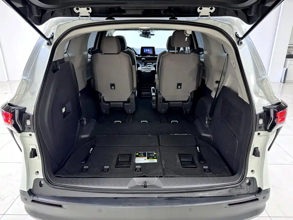 Toyota Sienna — миниатюра 19