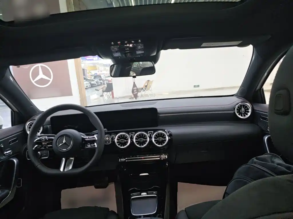 Mercedes-Benz A-Class A 2025 A 200 L Fashion