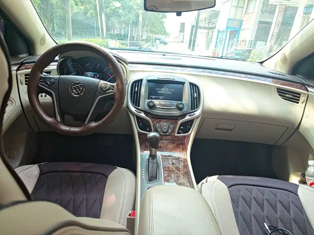 Buick LaCrosse — миниатюра 10