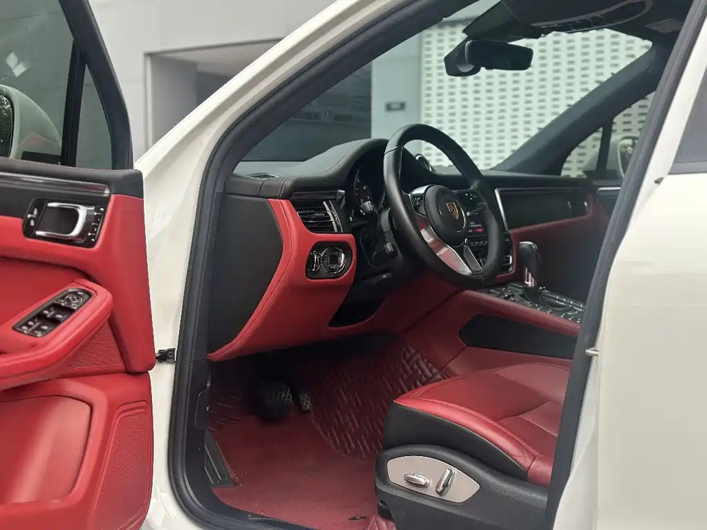 Porsche Macan — миниатюра 3