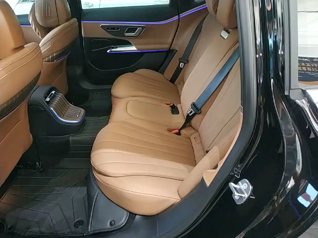 Mercedes-Benz E-Class — миниатюра 17