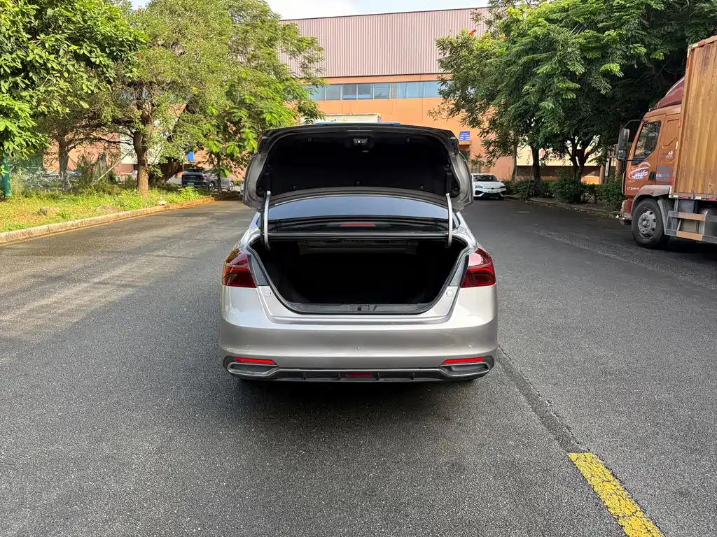 Geely Emgrand — миниатюра 15