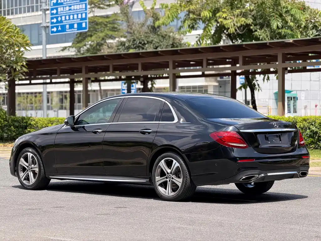 Mercedes-Benz E-Class — миниатюра 12