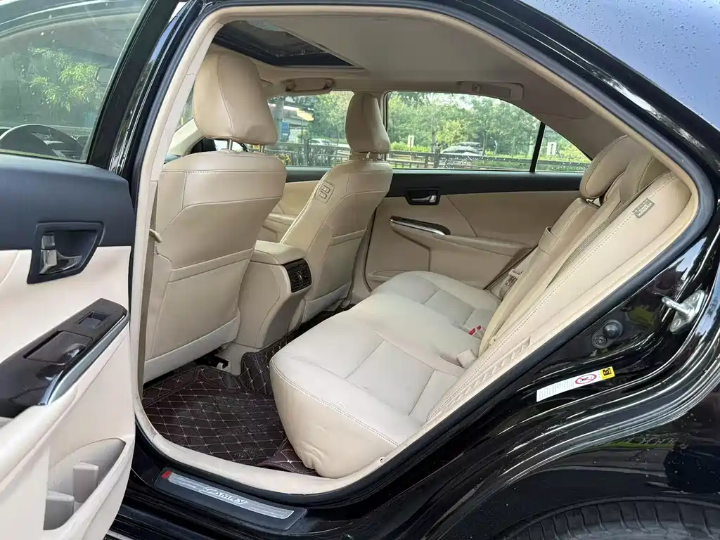 Toyota Camry — миниатюра 8