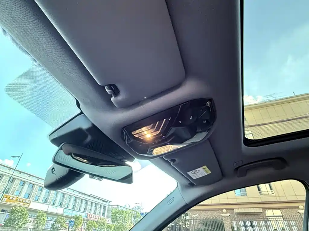 BMW 5 Series — миниатюра 15