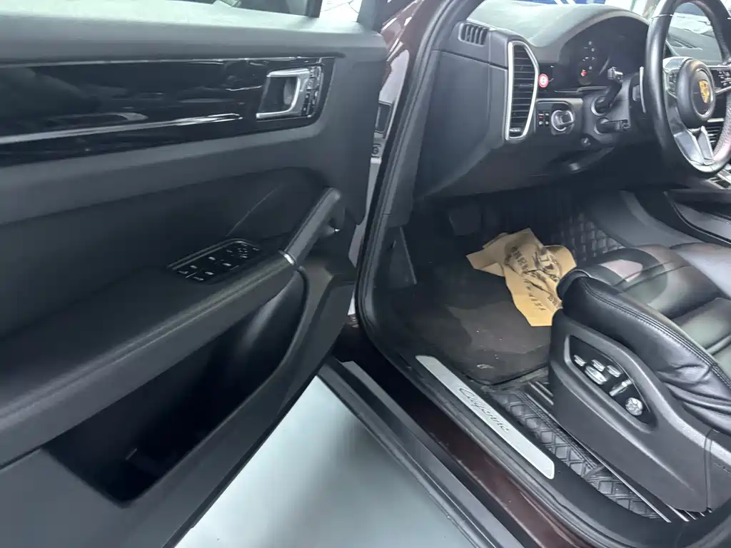 Porsche Cayenne — миниатюра 4