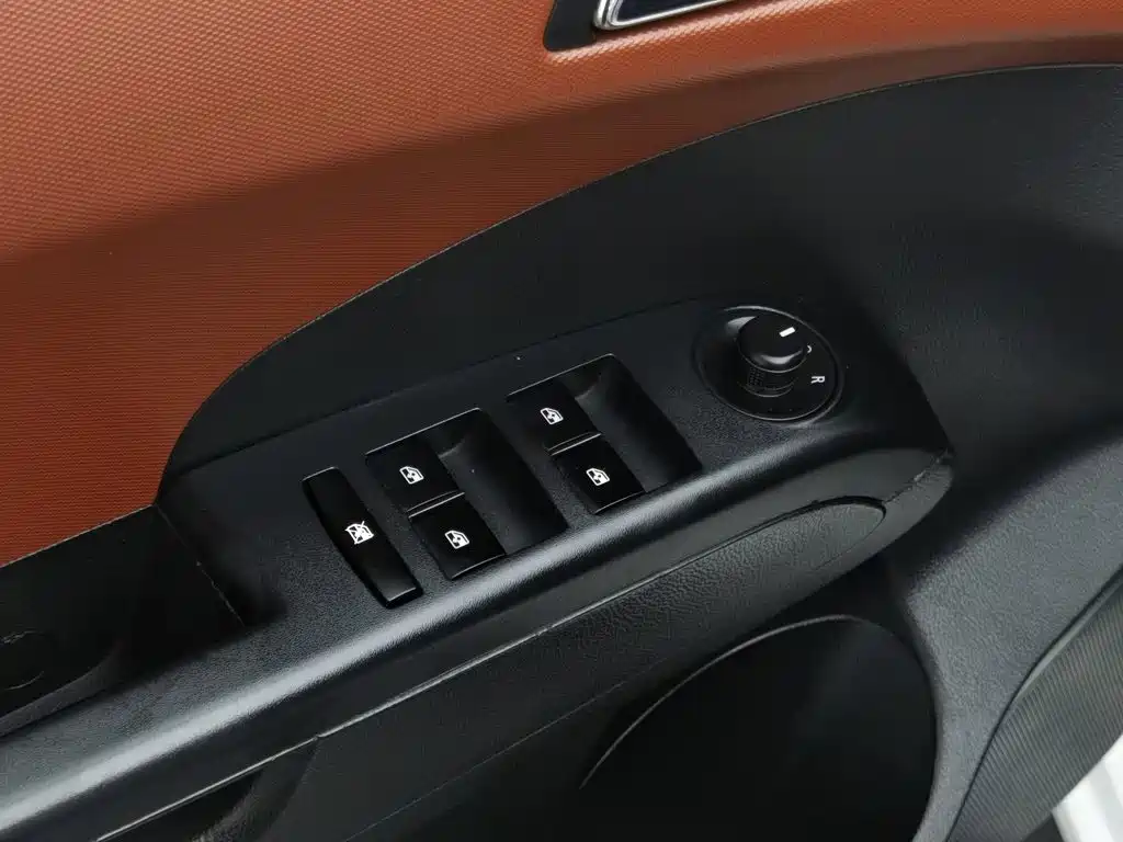 Chevrolet Aveo — миниатюра 9