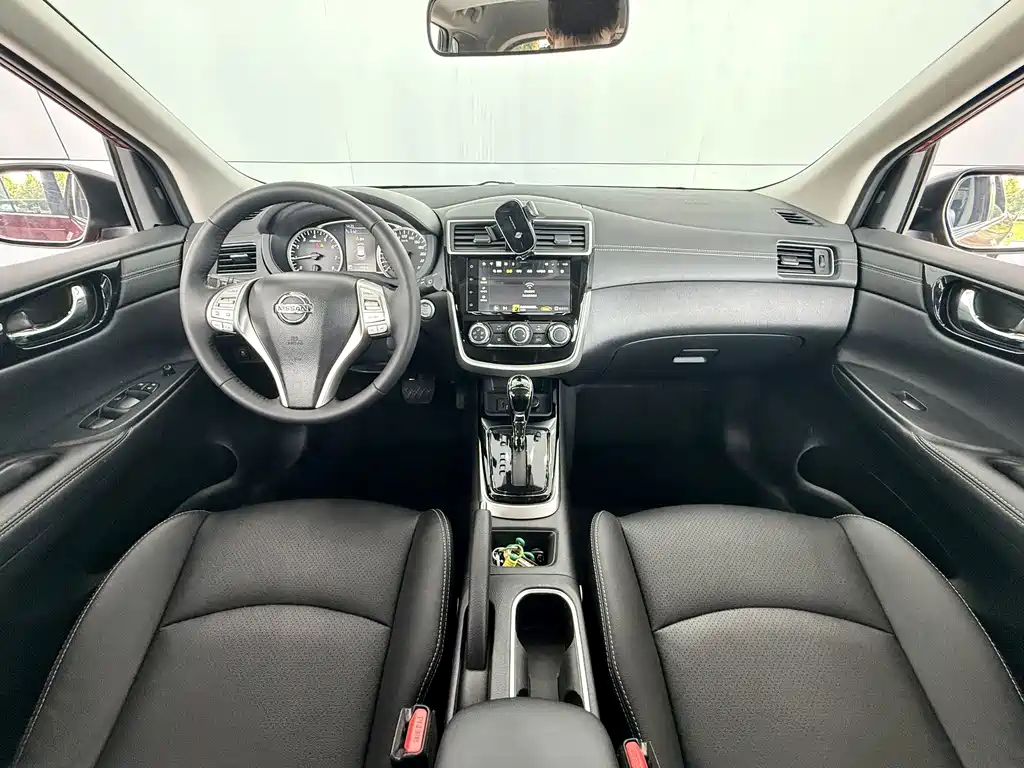 Nissan Tiida — миниатюра 9