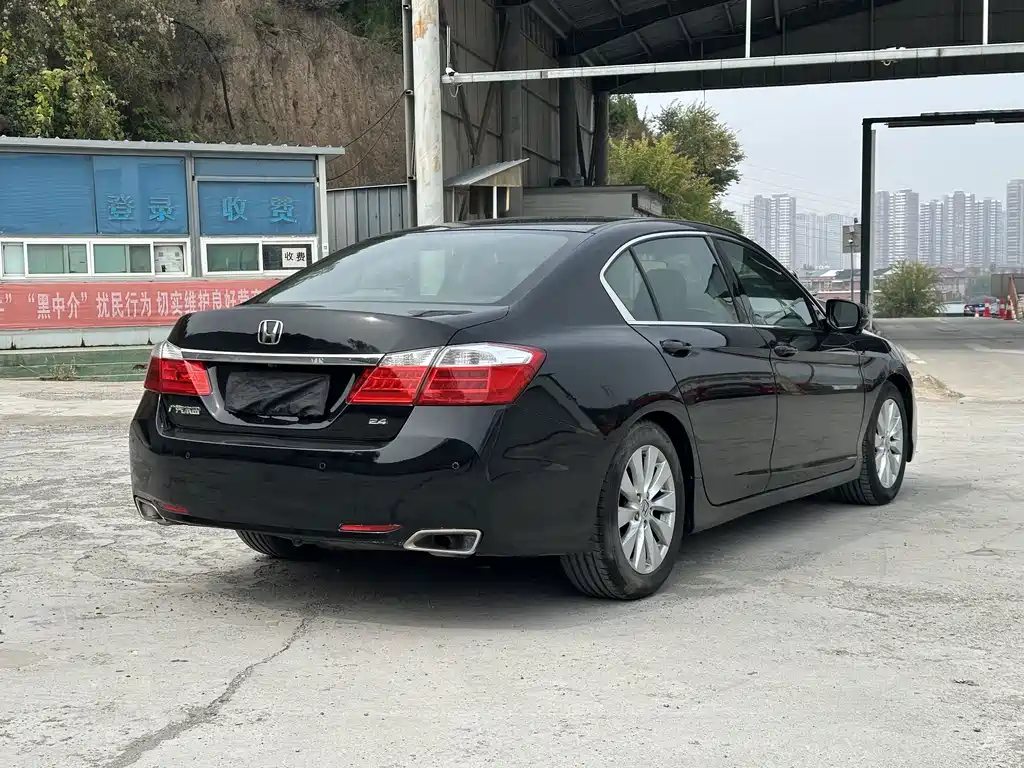 Honda Accord — миниатюра 9