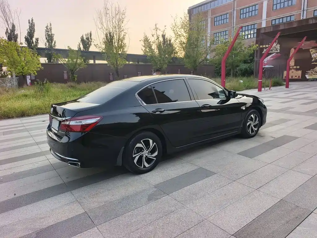 Honda Accord — миниатюра 7