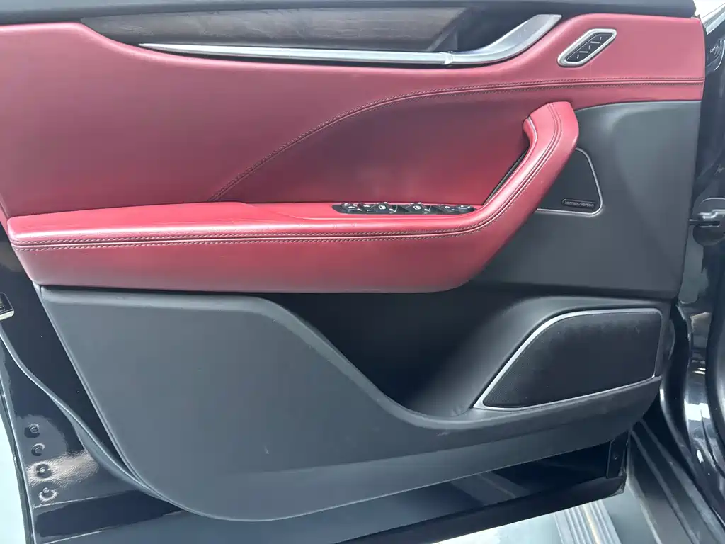 Maserati Levante — миниатюра 2