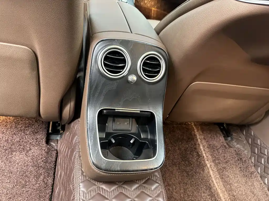 Mercedes-Benz E-Class — миниатюра 21