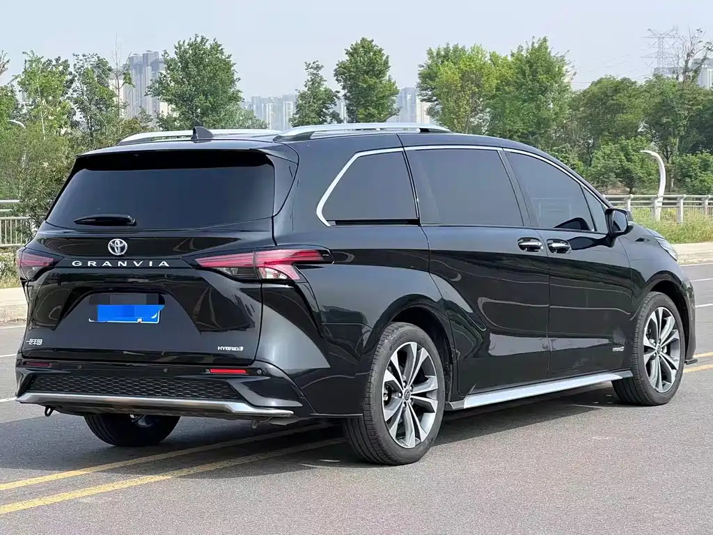 Toyota Granvia — миниатюра 21