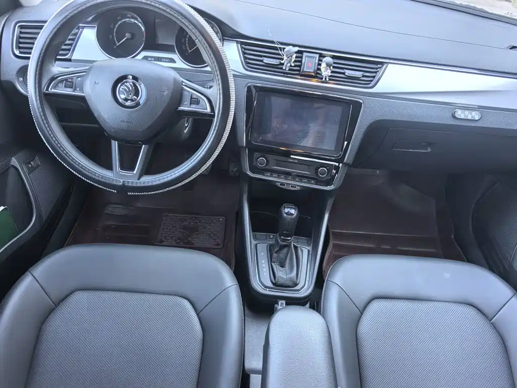 Skoda Rapid — миниатюра 8
