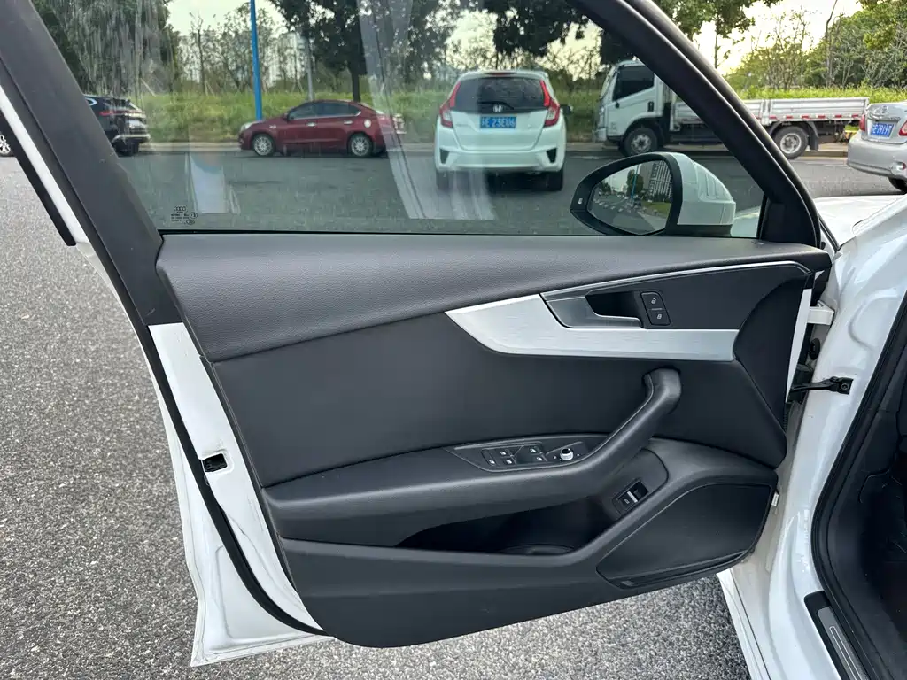 Audi A4L — миниатюра 12