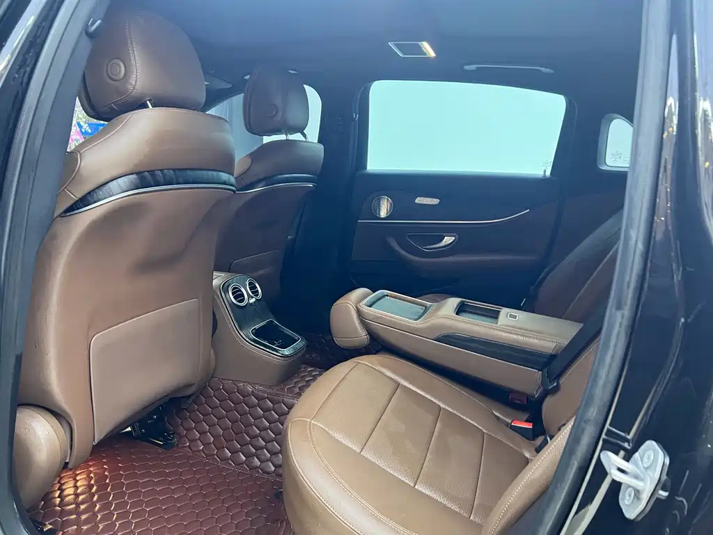 Mercedes-Benz E-Class — миниатюра 12