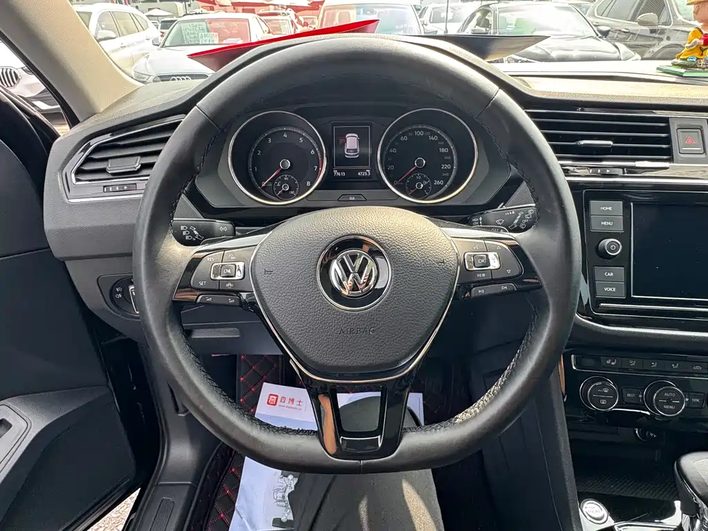 Volkswagen Tiguan L — миниатюра 6