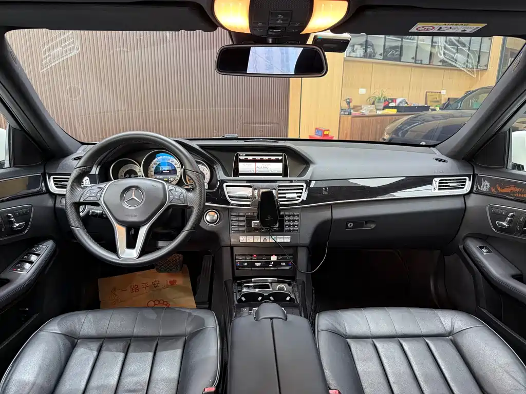 Mercedes-Benz E-Class — миниатюра 17