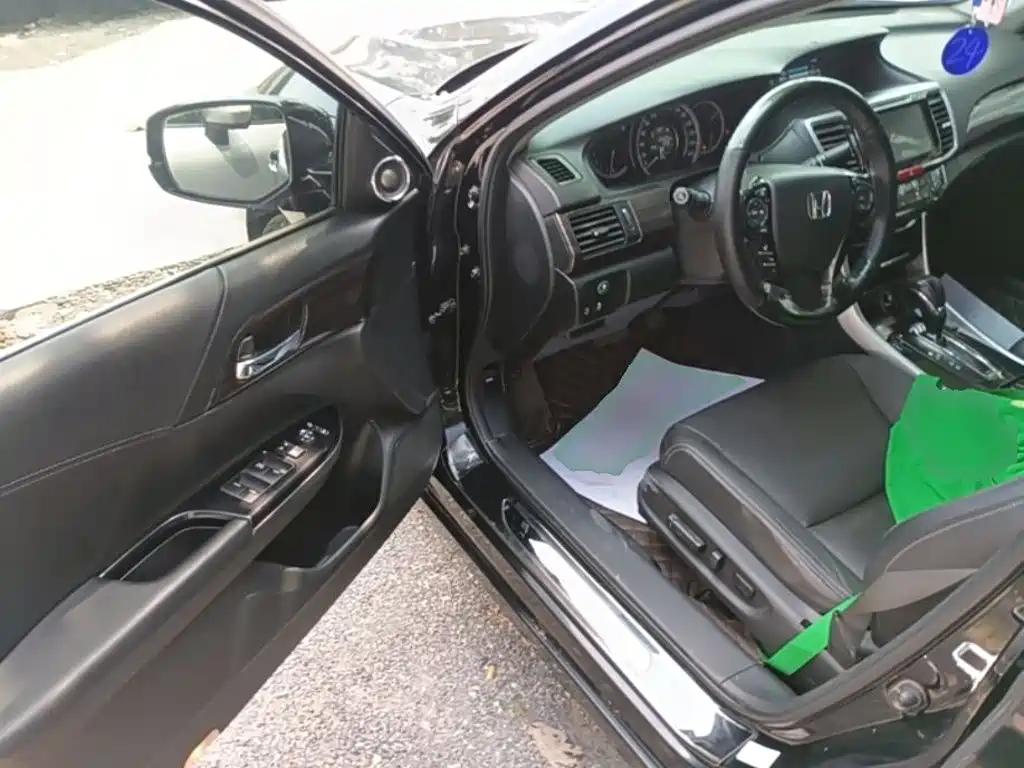 Honda Accord — миниатюра 16