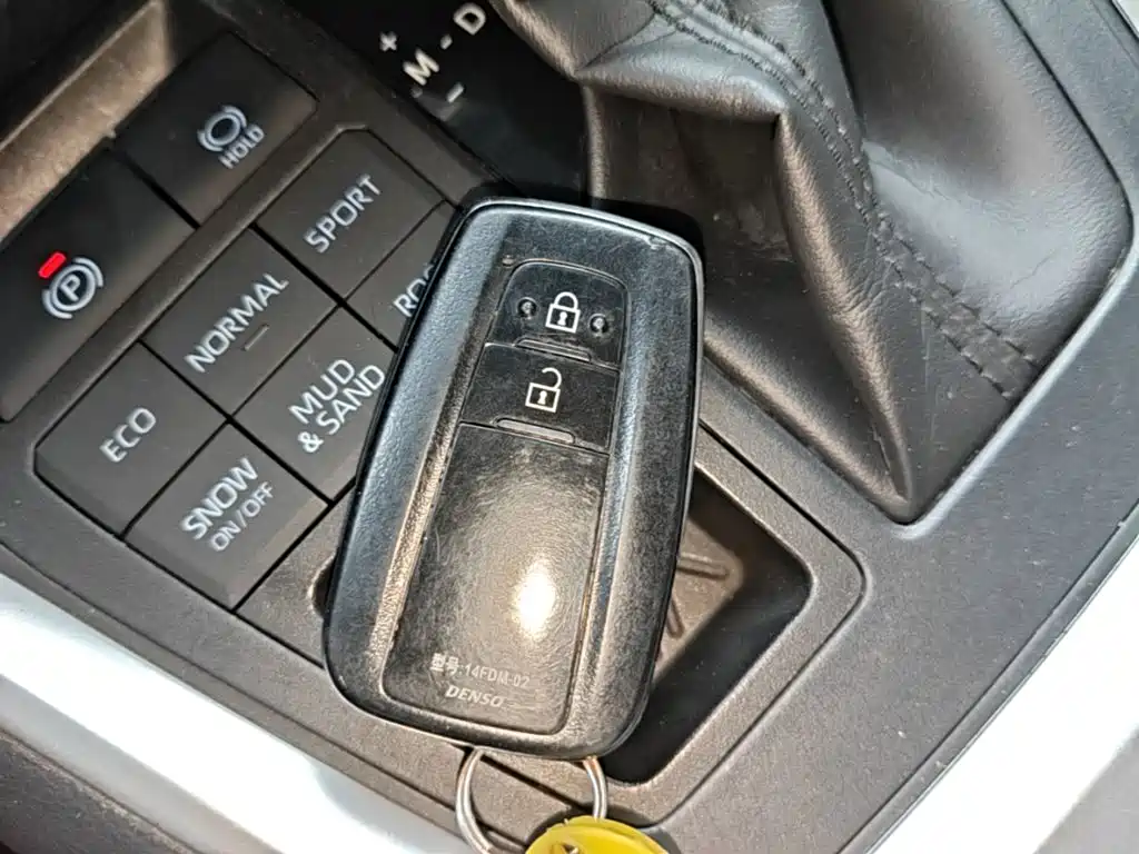 Toyota RAV4 — миниатюра 9