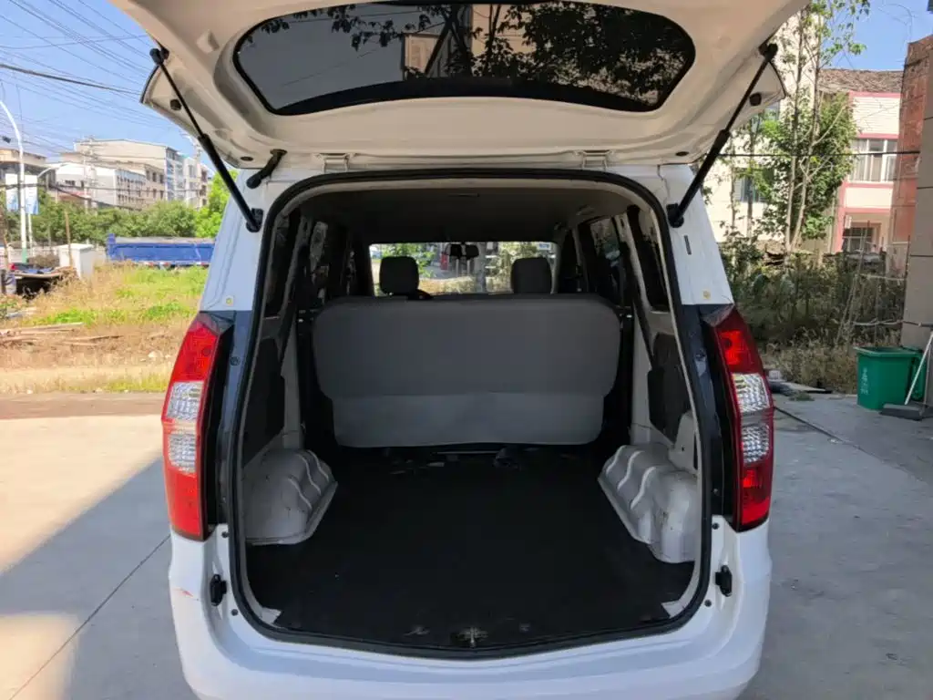 Wuling Hongguang — миниатюра 19