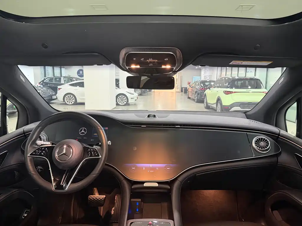 Mercedes-Benz EQS SUV — миниатюра 10