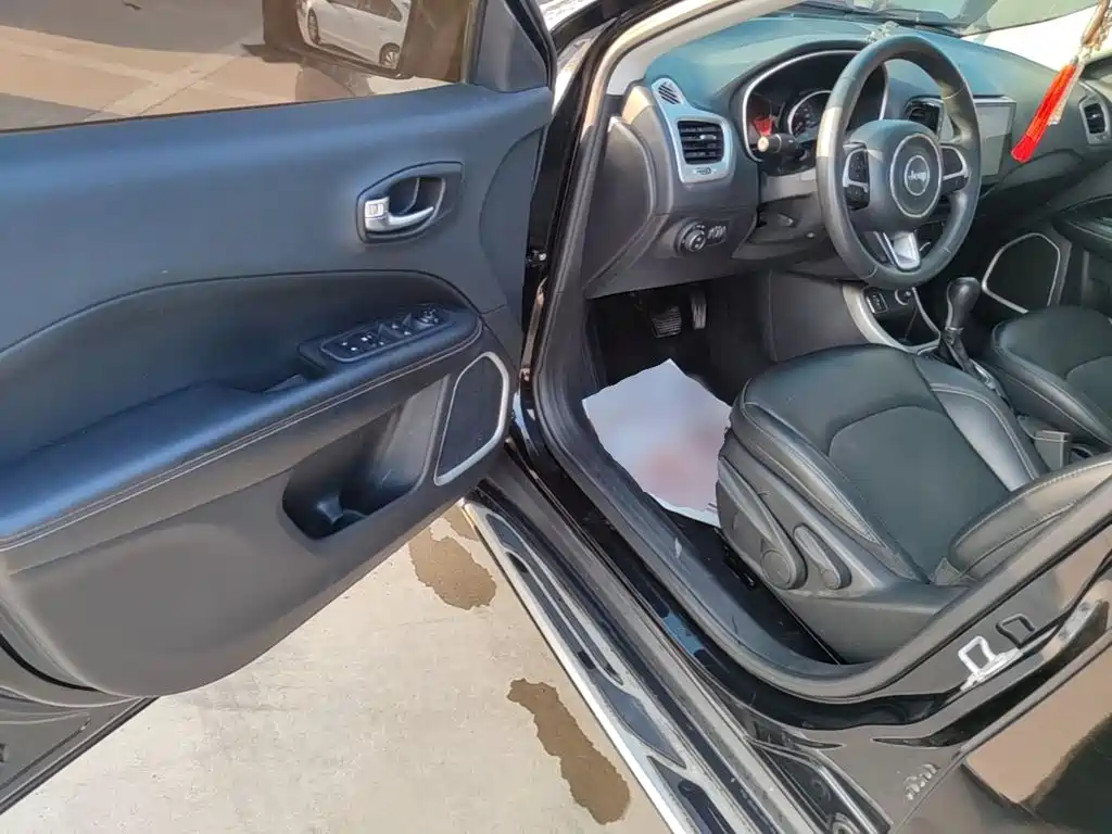 Jeep Compass — миниатюра 16