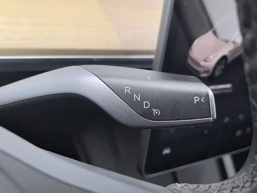 Tesla Model Y — миниатюра 13
