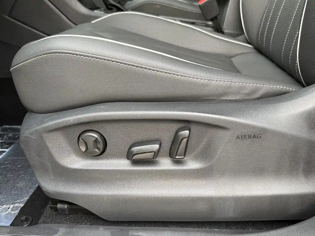 Volkswagen Tiguan L — миниатюра 21