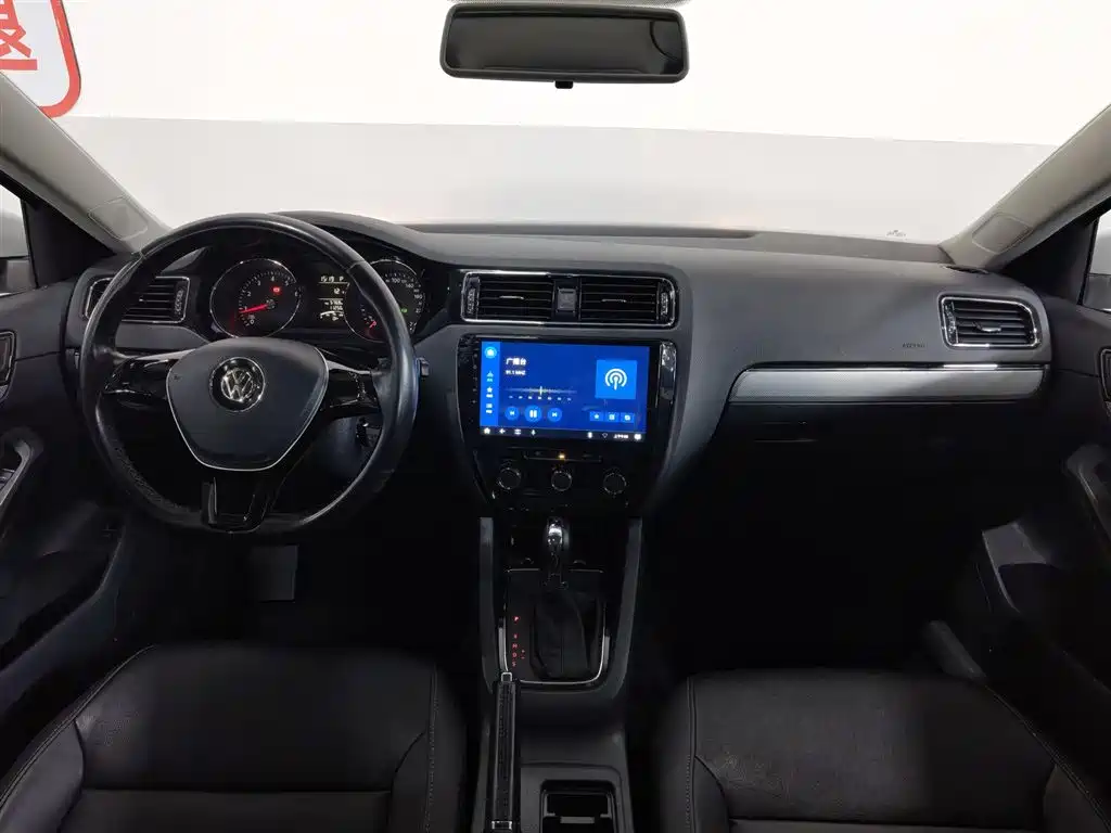 Volkswagen Sagitar 2015 1.6L AT Comfort