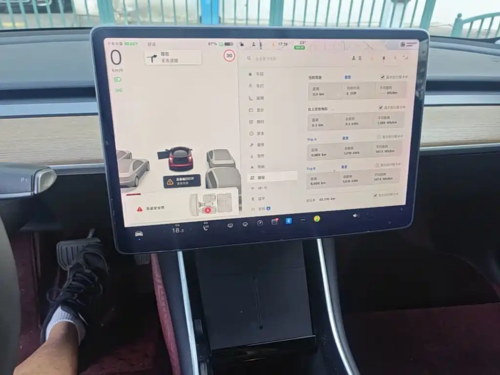 Tesla Model 3 — миниатюра 16