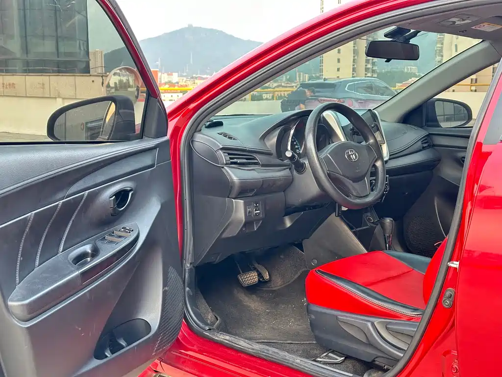 Toyota Yaris L — миниатюра 4